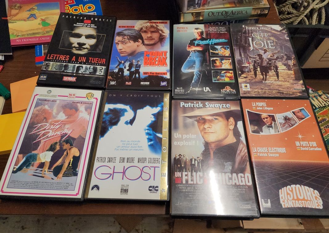 Lot 8 VHS PATRICK SWAYZE cassettes vidéo Point Break Road House Cité Joie Dirty