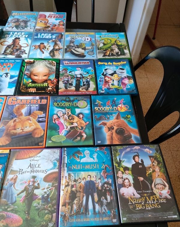 Lot de 30 DVD de films pour enfants