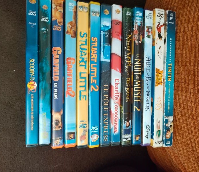 Lot de 30 DVD de films pour enfants